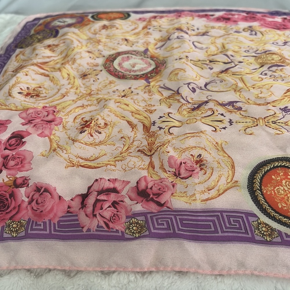 Versace scarf - Picture 3 of 11